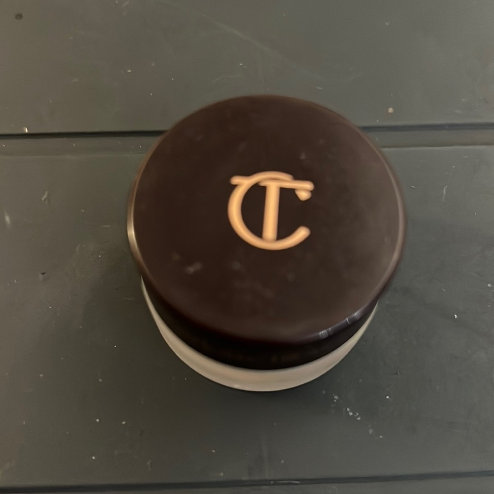 Charlotte Tilbury MATTE Flawless Beige  EyesToMesmerize Matte